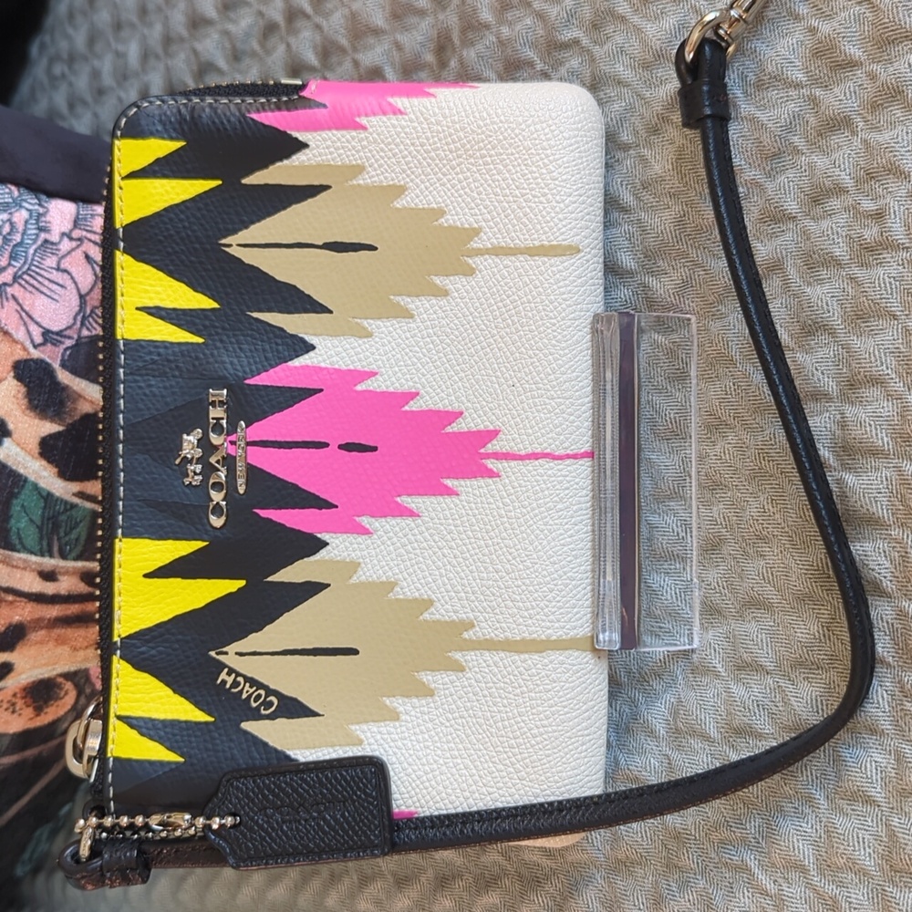 ⚡ FLASH SALE - COACH Aztec Wristlet